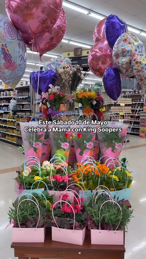Instagram post by @miszmarylou for King Soopers. Caption reads: #ad Este sábado 10 de mayo, celebrate Mom with....