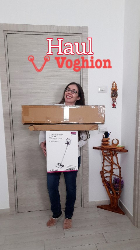 Instagram post by @merlins_90 for Voghion. Caption reads: [...] 📦✨ Upgrade per la casa direttamente da....