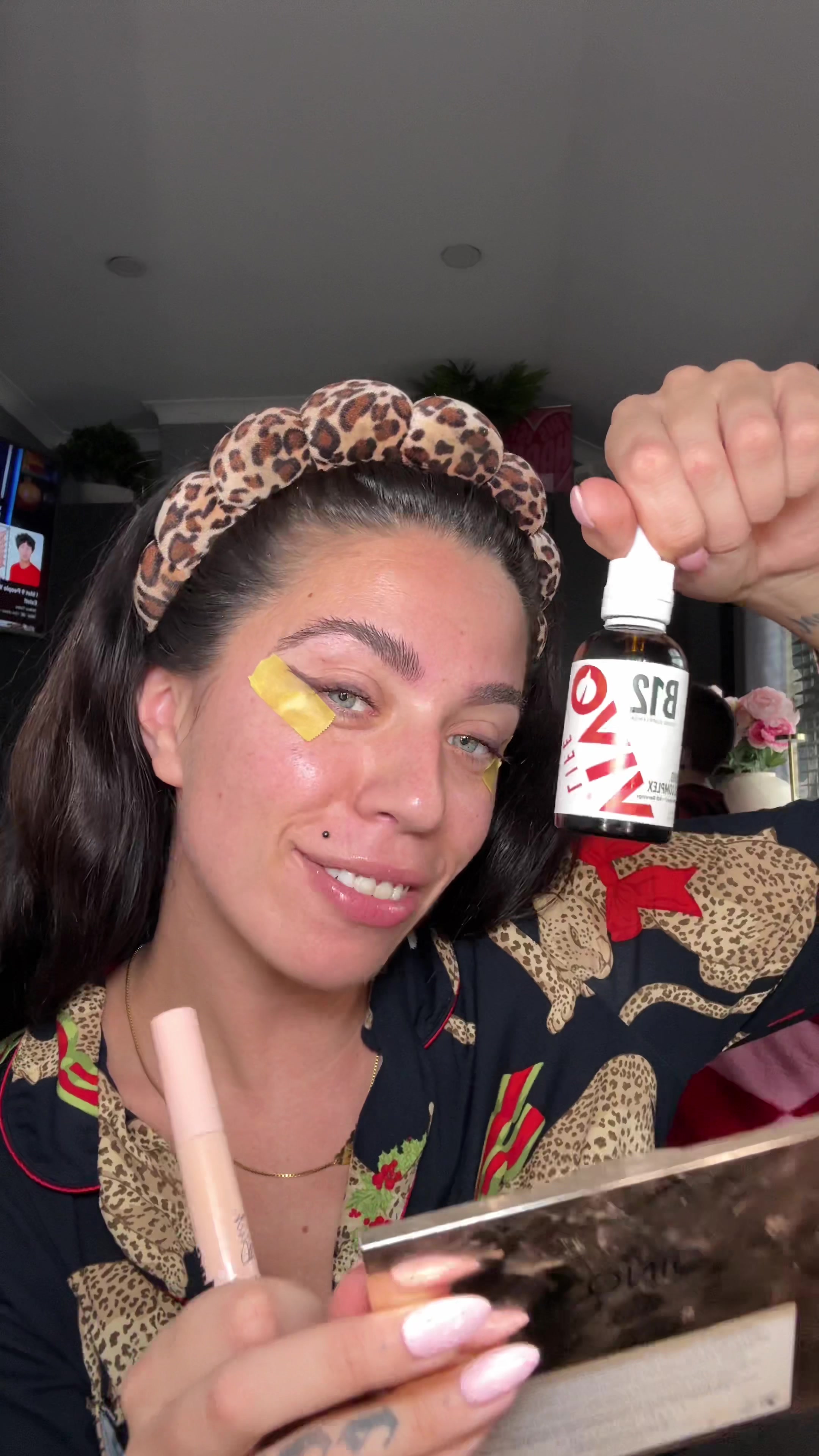 TikTok post by @yazhadfield for Vivo Life. Caption reads: [...] things me and my sisters agreed on 🤝 @Vivo....