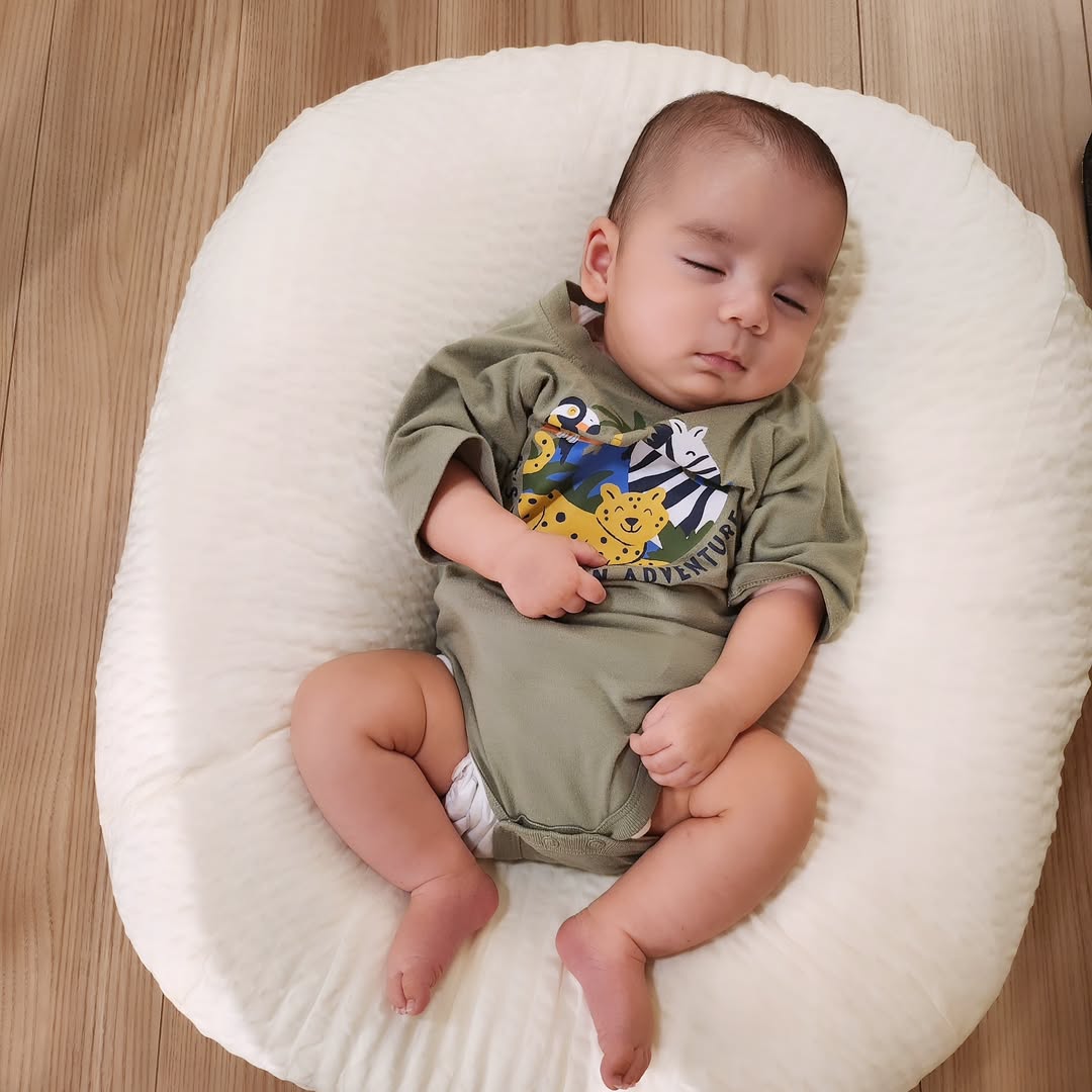 Instagram post by @asakostyle for Lovetree. Caption reads: 3ヶ月の長男のおひるね事情💤🫶

最近ゲットした @lovetree....