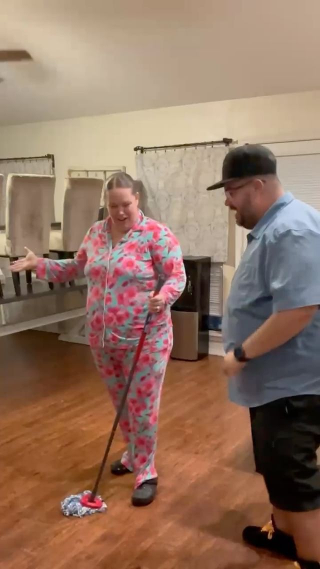 Instagram post by @themhoffers for O-cedar. Caption reads: After the kids go to bed I find joy in a clean....