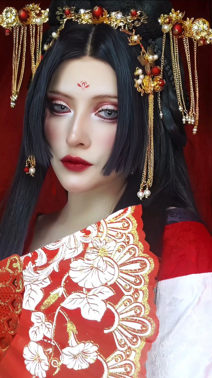 Instagram post by @wondercoser for Ubisoft. Caption reads: Assassin’s Creed Shadows Inspired Look 👑🔥
A....