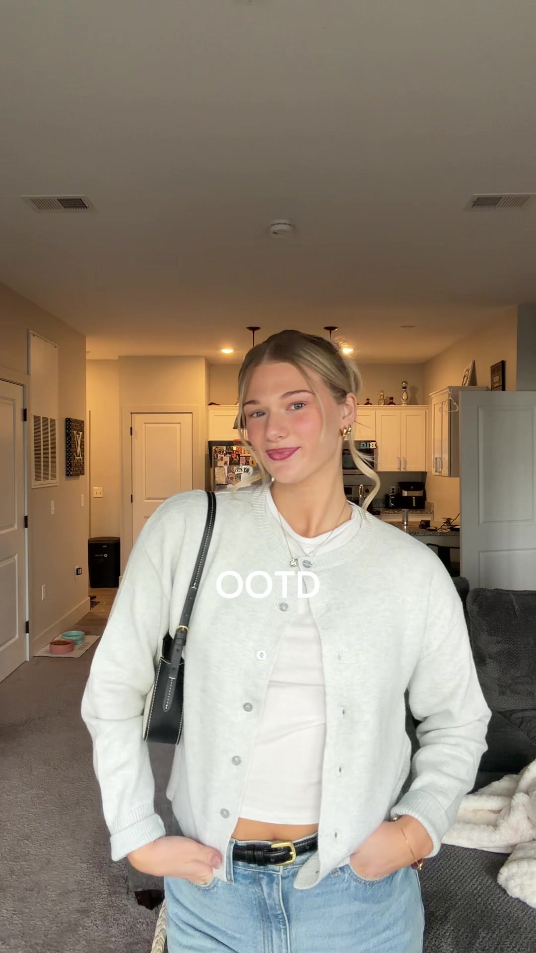 TikTok post by @marachristinee for Automet. Caption reads: [...] taking this sweater off thank youuuu....