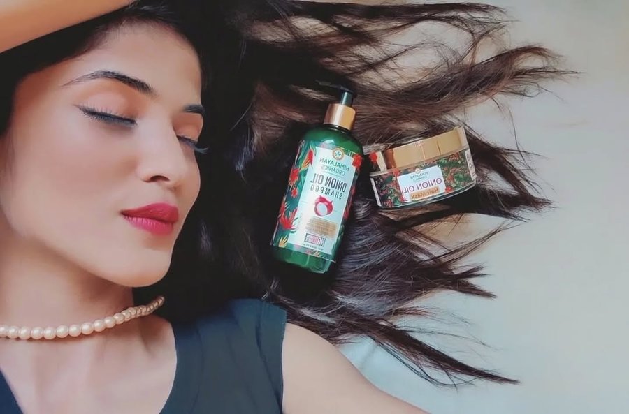 Instagram post by @nidhi_jumrani for Himalayan Organics. Caption reads: Manifest your #Hairgoals into reality 💫 only with....