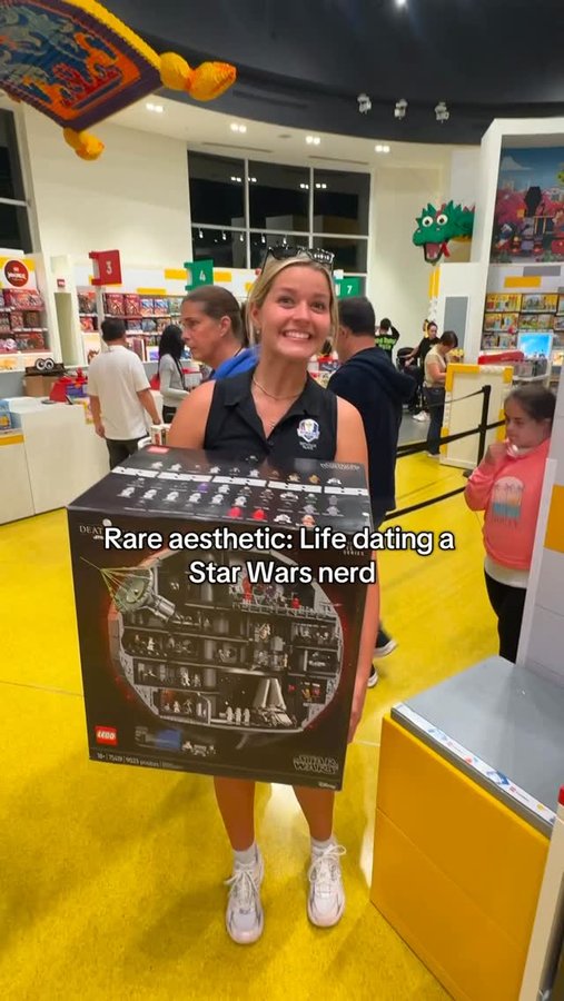 Instagram post by @gabbyygonz for Star Wars. Caption reads: I want Battlefront 3 for christmas @starwars....