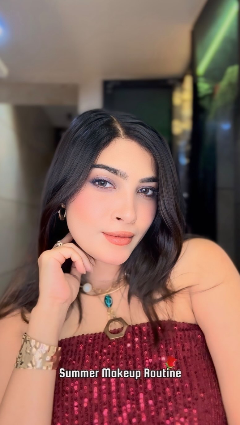 Instagram post by @styleby_akankshasingh for Swiss Beauty Cosmetic. Caption reads: How about This Look 🌹 
Comment for the Links....