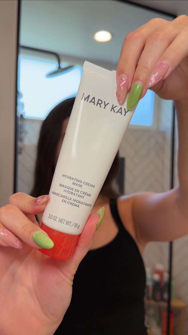 Instagram post by @sydney_heinemann for Mary Kay. Caption reads: [...] rescue mask on my super dry skin days!....