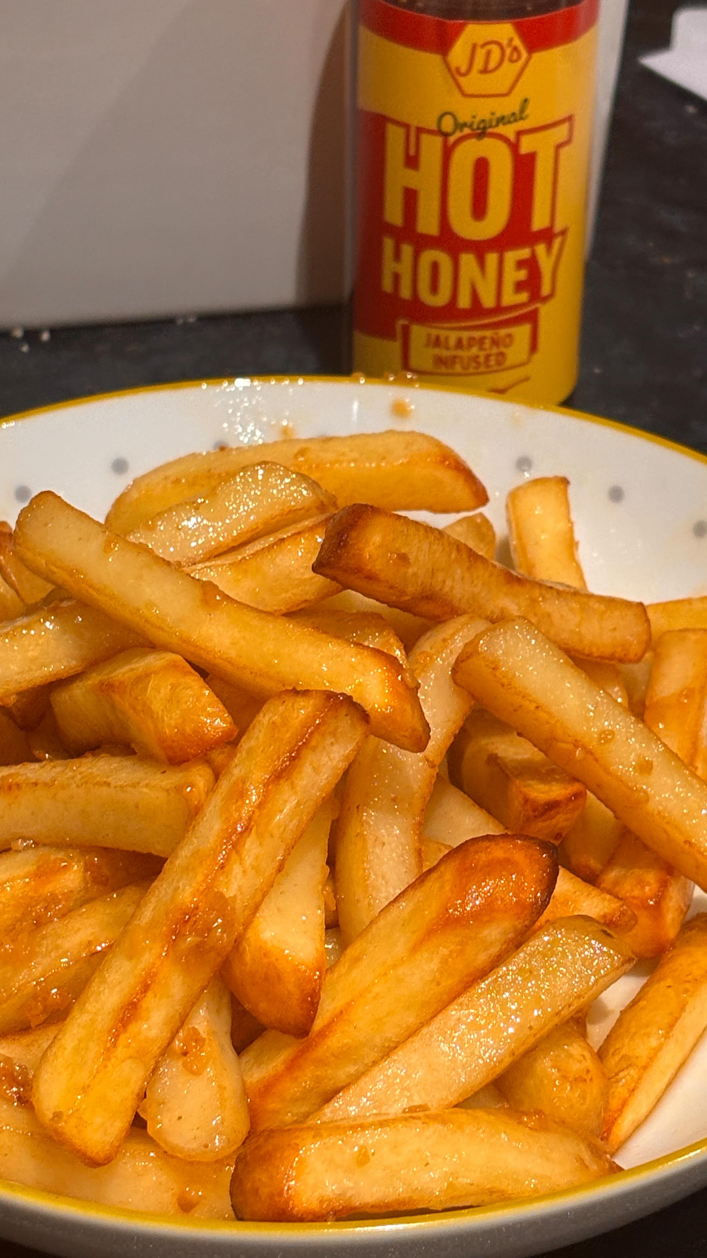Instagram post by @rigpigbbq for JD’s Hot Honey. Caption reads: 🙋🏼‍♂️ Garlic Butter x Hot Honey Fries 🍟 

💡....