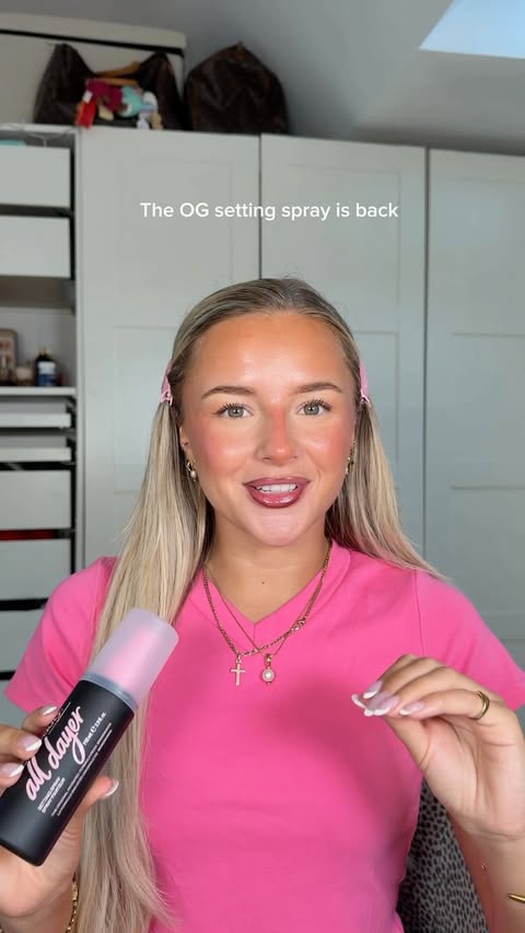 Instagram post by @leilapeacock for Superdrug. Caption reads: [...] @skindinavia formula 🤏🏼🤏🏼 AD @superdrug....
