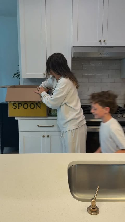 Instagram post by @brittney_delk for Marley Spoon. Caption reads: [...] shows up ready to go thanks to @marleyspoon.....