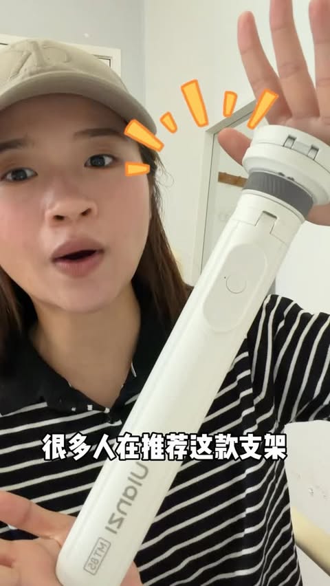 Instagram post by @sylviatannn for Pinduoduo. Caption reads: Solo Trip好物‼️pdd大马包邮爽买 #pdd #⼀件包邮 #大马生活 #马来西亚....