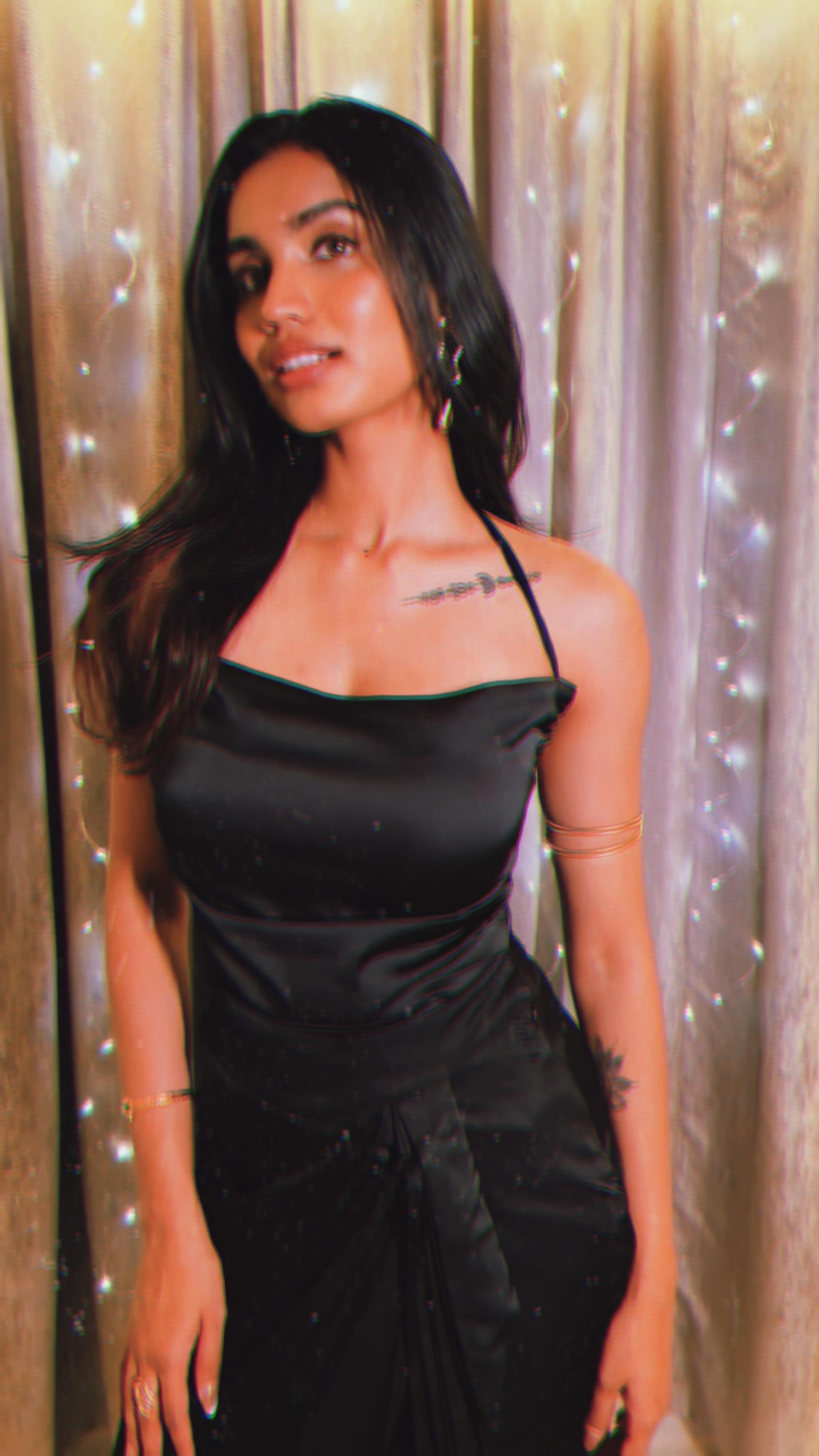 Instagram post by @vaishnaviishetty_ for Portronics. Caption reads: My Diwali gift came wrapped in leather-finished....