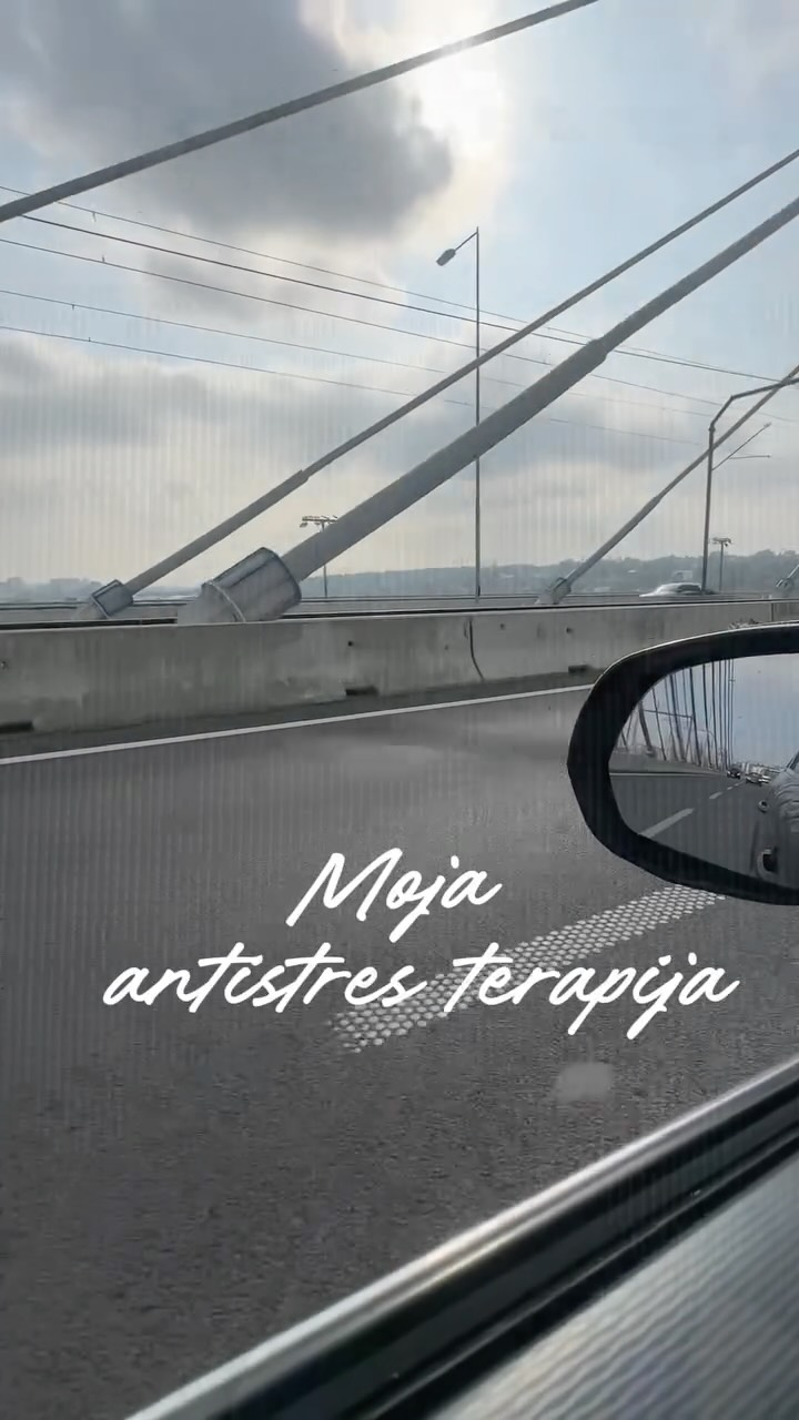 Instagram post by @dnevnikjedneautisticnemame for Lindex. Caption reads: Stiže nam jesen za par dana. 
Nove boje?? O daaaa!....