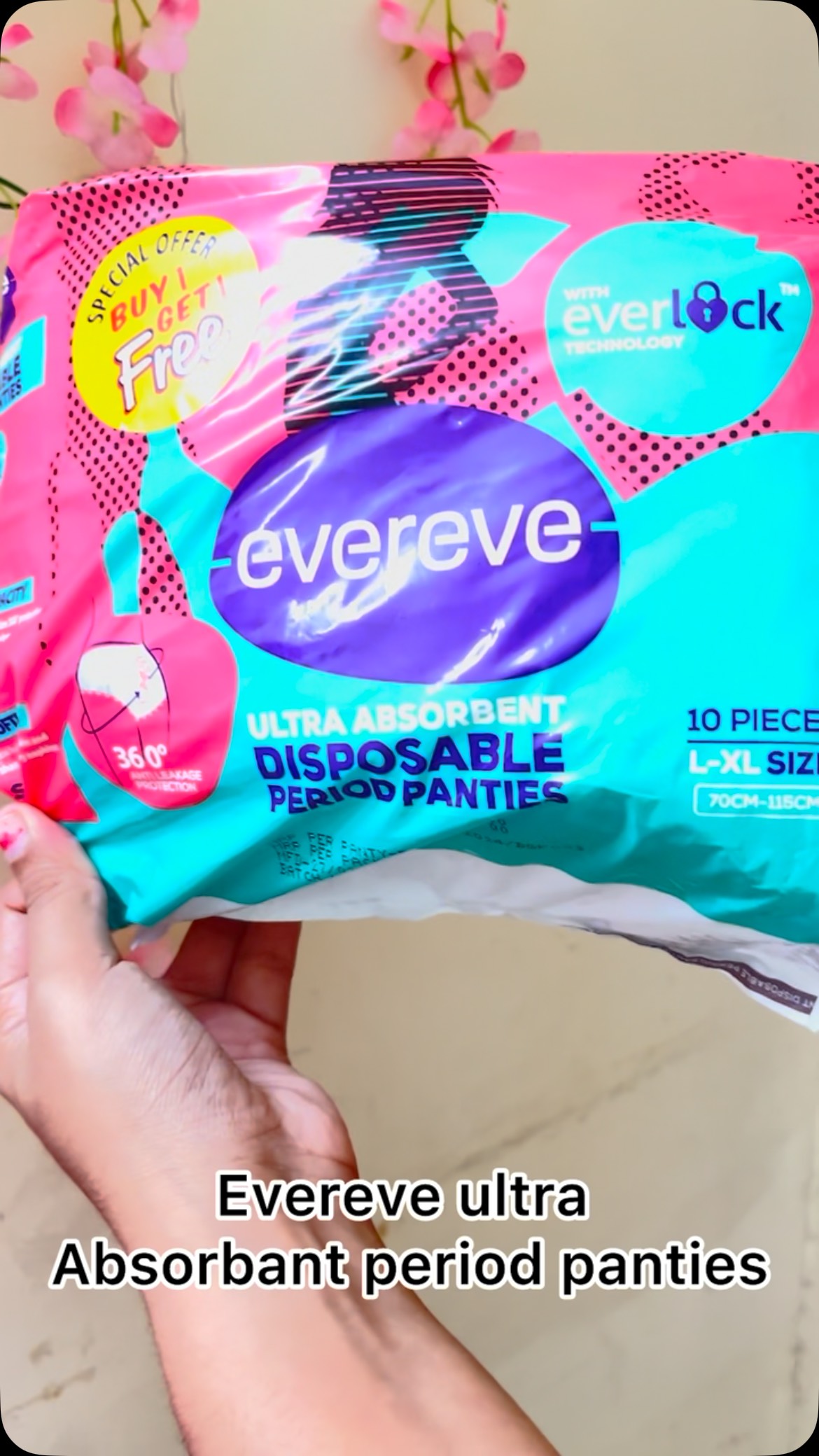 Instagram post by @momslife_aadi_anvi for Evereve. Caption reads: Confidence on your period? Yes please. 💪
Evereve....