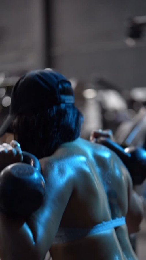 Instagram post by @elenachristine_s for Gymshark. Caption reads: 👩🏽‍🌾

@gymshark black friday sale is still live....