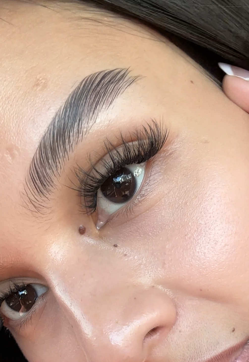 TikTok post by @delacruzmariely for HECI Beauty Makeup. Caption reads: [...] #browgel #makeup ||@HECI Beauty Makeup.