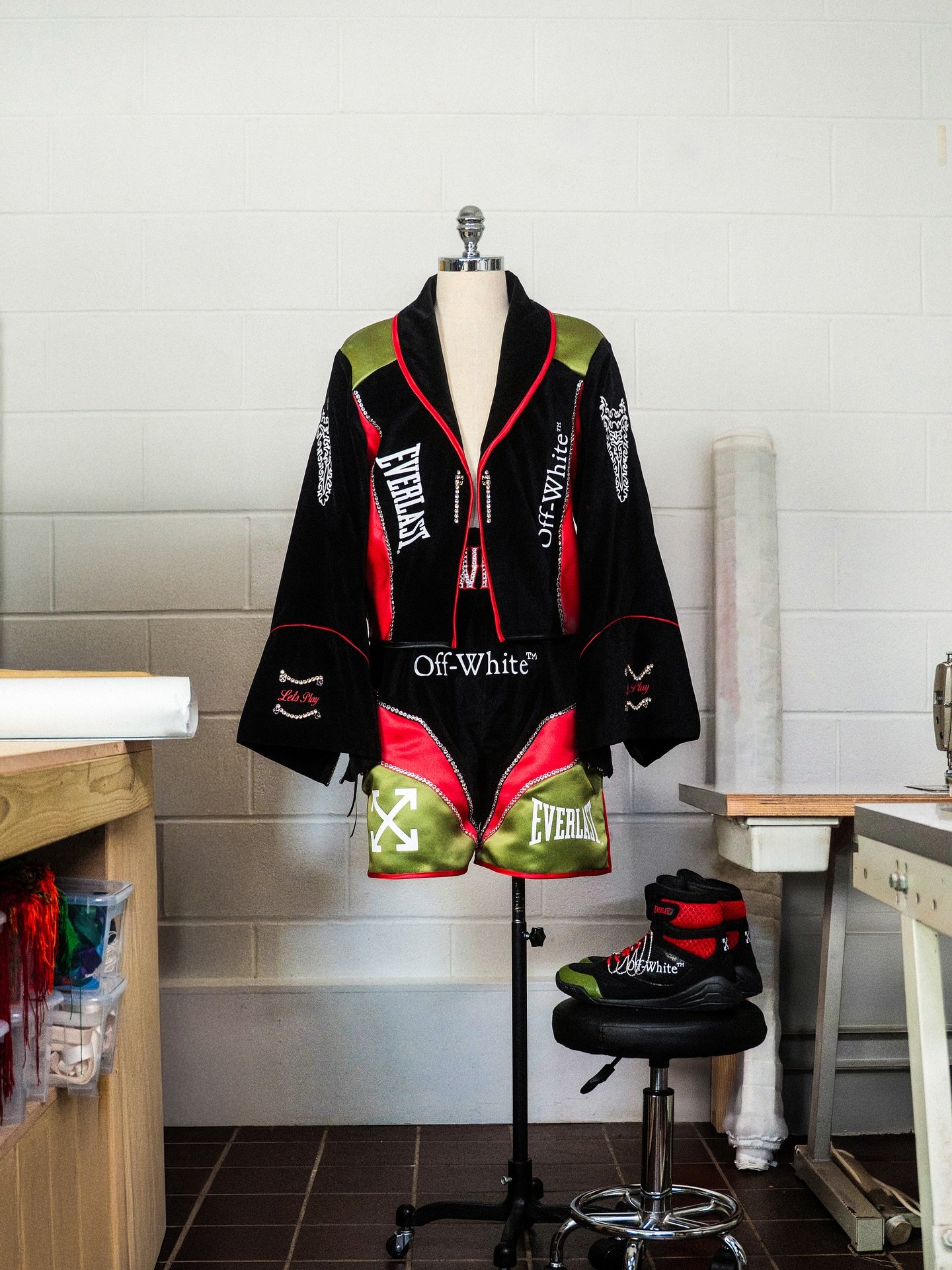 Instagram post by @tbudcrawford for Everlast. Caption reads: [making of] @tbudcrawford custom Off-White™ c/o....