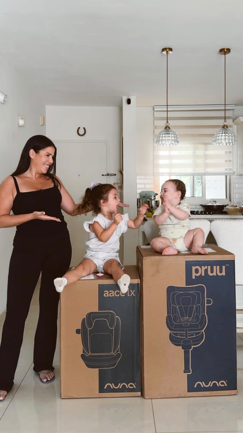 Instagram post by @misstommy for Nuna Hungary. Caption reads: ⁨	⁨	⁨	⁨	⁨	הכיסאות בטיחות החדשים של הבייביז שלי....