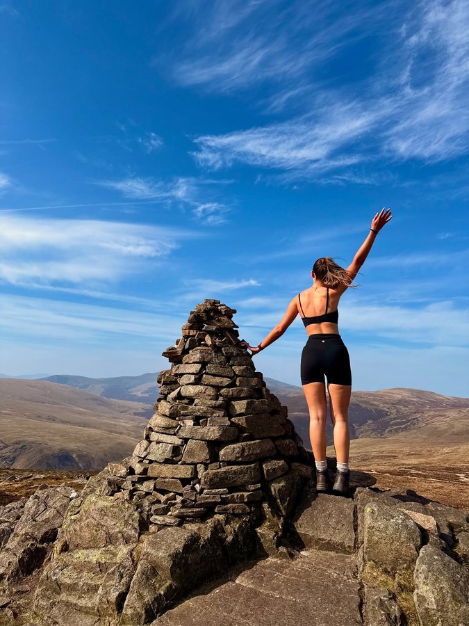 Instagram post by @ems_outdoors_ for ACAI Outdoorwear. Caption reads: Thursday evening feels🙌🏼 bring on the weekend,....