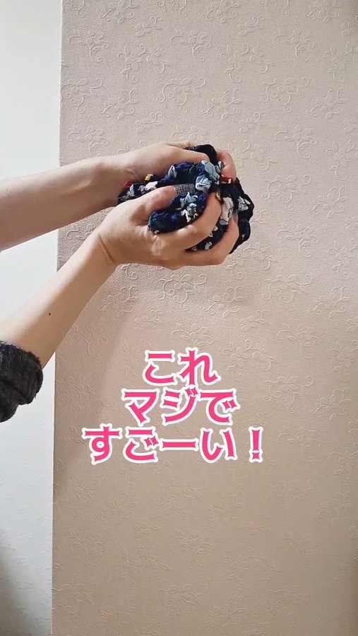 Instagram post by @hanahana87400 for Lulu.. Caption reads: いつでもどこでも　自由なカタチ
シーンを選ばない万能エコバッグ！
変幻自在で持ち運びコンパクト！

....