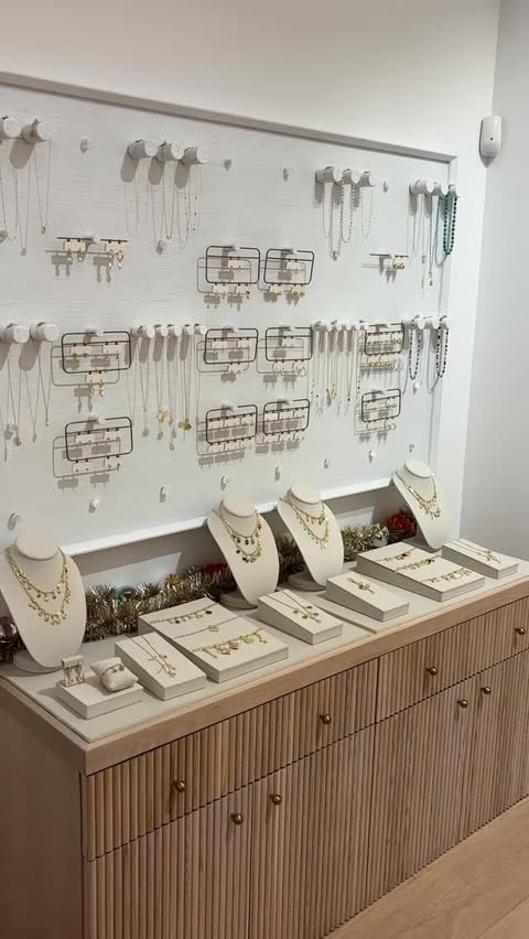 Instagram post by @avajomartin_ for gorjana. Caption reads: [...] gifts for the holidays!! 
Thank you @gorjana....