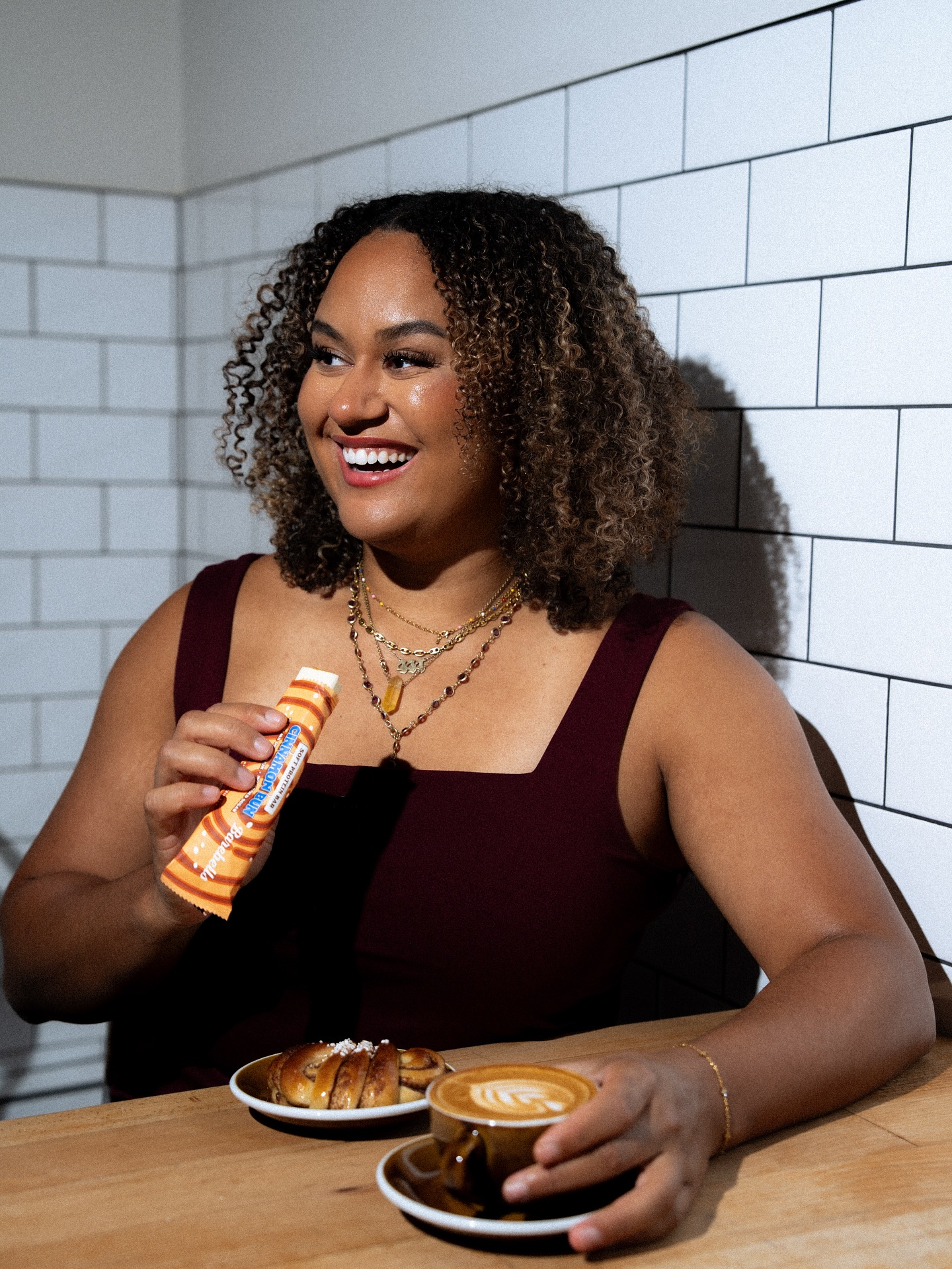 Instagram post by @vanessakamga for Barebells. Caption reads: I samarbete med @barebells blir kanelbullens dag....