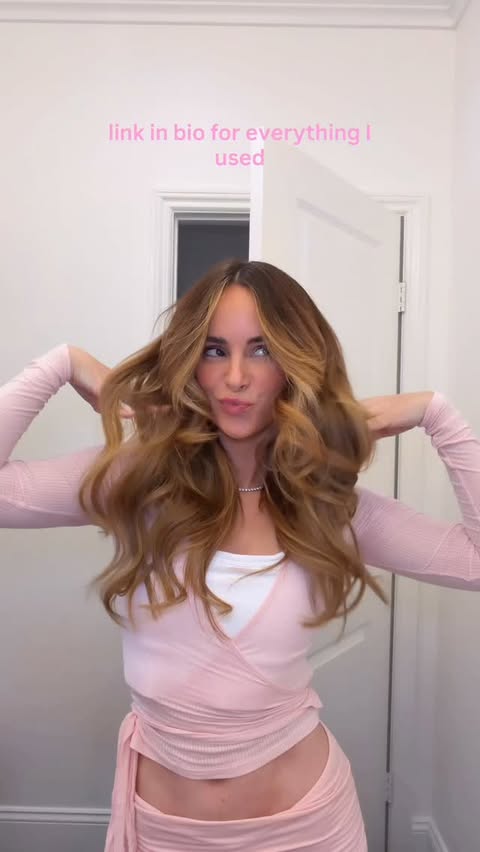 Instagram post by @amanda_stantonn for L’ange Hair. Caption reads: [...] salon appointment 💁🏼‍♀️The @langehair....