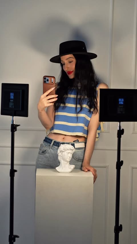 Instagram post by @anuki_anna_ for NEEWER. Caption reads: @neewer Creating content becomes so much easier....