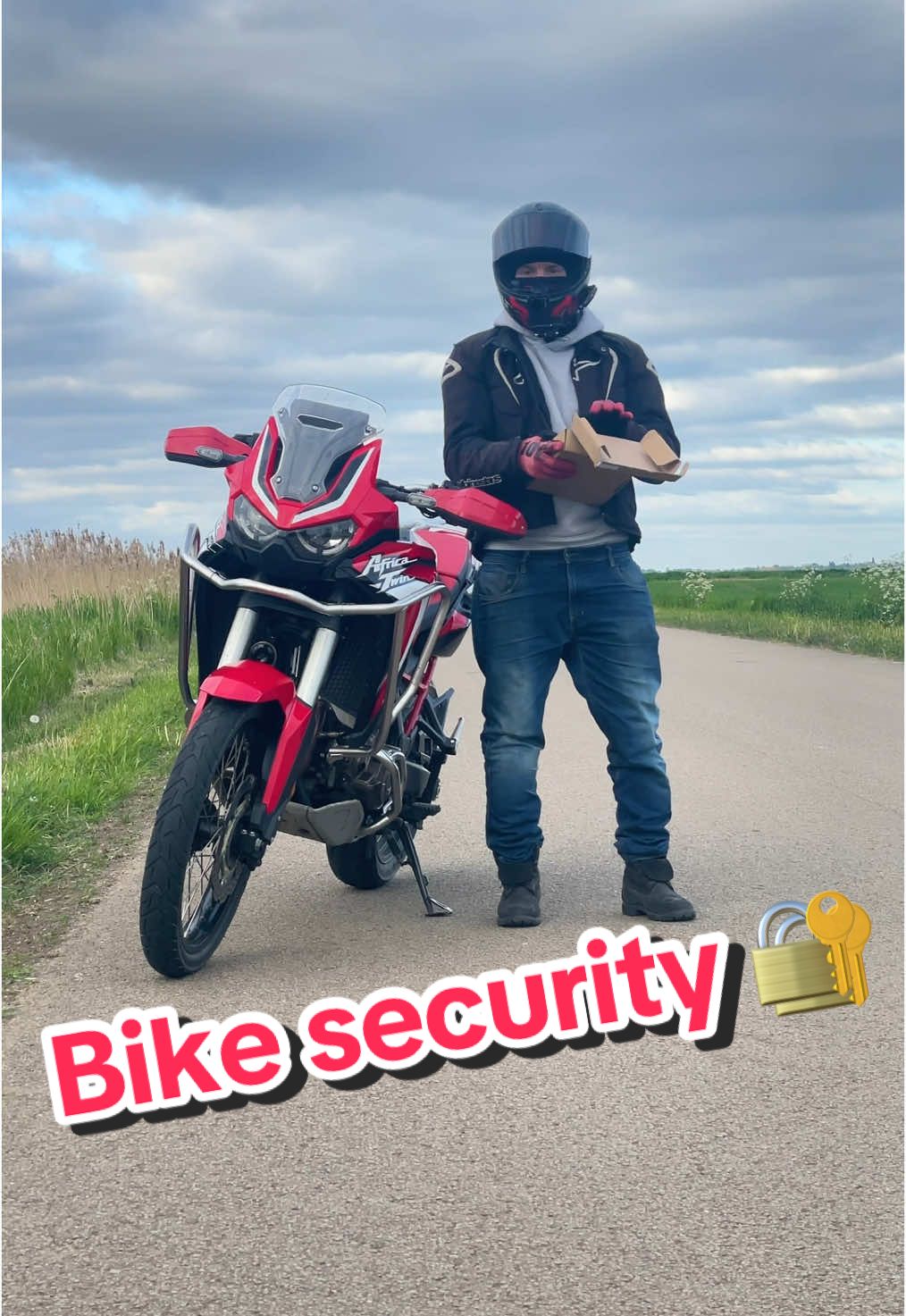 TikTok post by @gringomotovlogs_ for LITELOK. Caption reads: [...] my bike safe when I am out and about.....