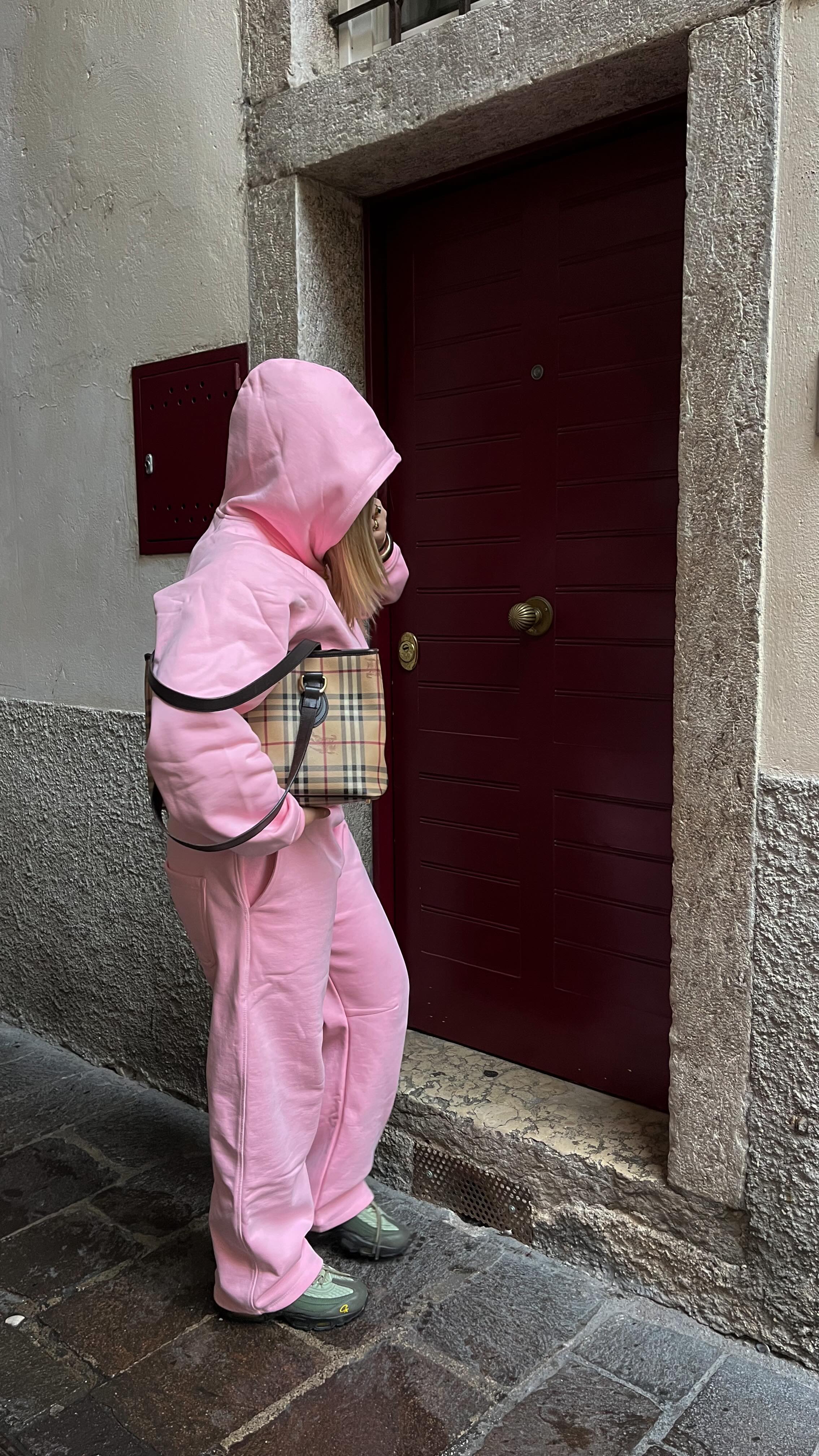 Instagram post by @alicegrsi for Mystic Store. Caption reads: baby tee iconica @mysticstore.co....