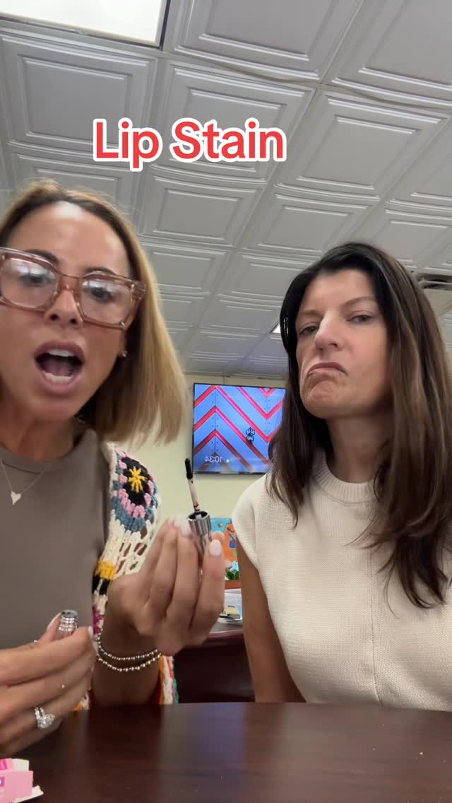 Instagram post by @jenn_and_mel for iMethodBeauty. Caption reads: Contessa needs lips!👄 #teacherlunchjennmel....