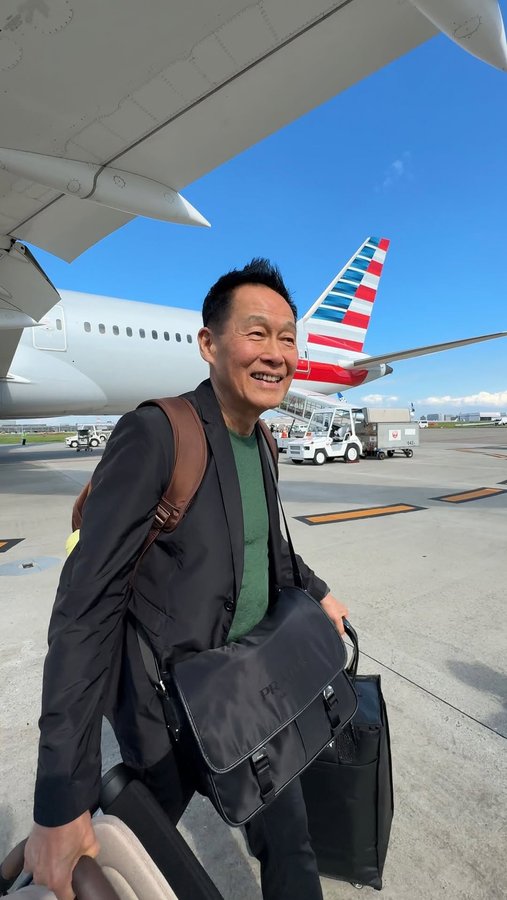 Instagram post by @rrayyme for American Airlines. Caption reads: Things my dad did on vacation 😂📸 

This trip....