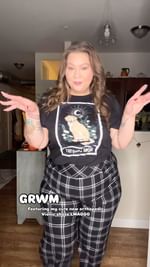 Instagram post by @voluptuousleah for Vionic Shoes. Caption reads: New outfit, new shoes, same fool you’ve known for....