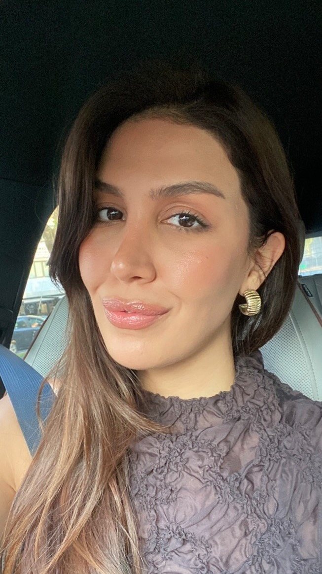 Instagram post by @deliciousdailynews for Foreo. Caption reads: ✨ Cilt bakım rutinini bir üst seviyeye taşı!....