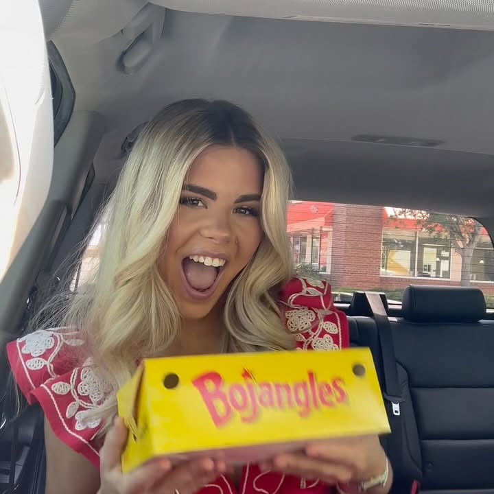 Instagram post by @marywilhelmina for Bojangles. Caption reads: Bojangles’ Bo Chicken Tenders are my go-to! They....