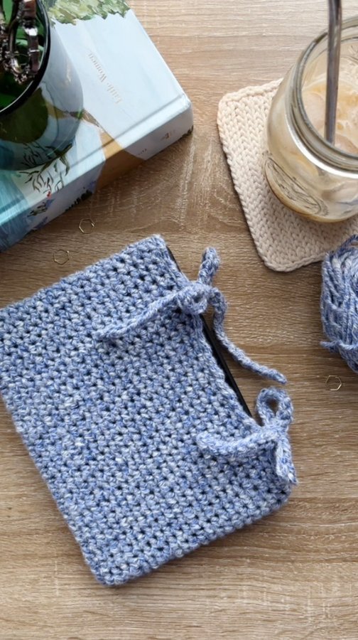 Instagram post by @stitchberryblog for Universal Yarn. Caption reads: [...] #freecrochetpattern ##crocheting....