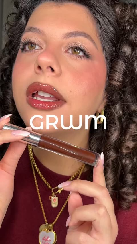 Instagram post by @flaviiasbeauty for Overskin. Caption reads: Get ready with me 🤍✨ #grwm #makeup #gift....