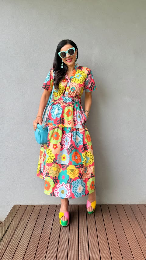 Instagram post by @dreams.of.colour for Pom Pom London. Caption reads: Vibrant blooms at their best! 🌸🌼🌺

This is the....