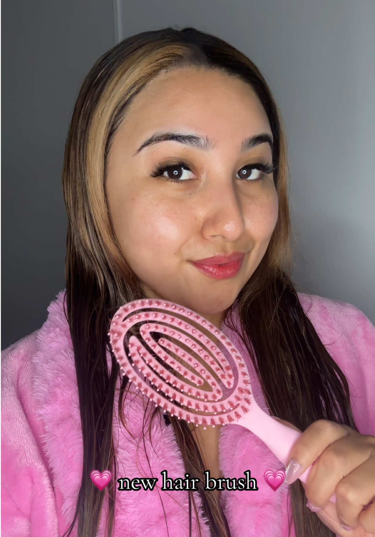 TikTok post by @soy.marleny for Cocomint Beauty. Caption reads: @cocomintbeauty My new pink hair brush 💗....