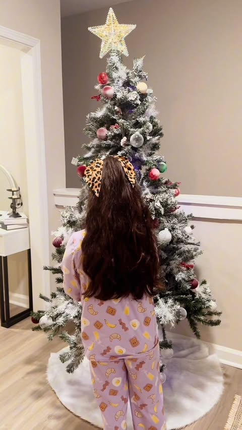 Instagram post by @clovermom_coygirl for COMHOMA. Caption reads: [...] saw this beautiful Christmas tree from....