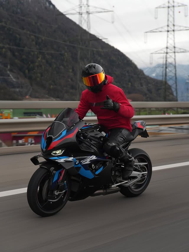 Instagram post by @hak_m1000rr for Cardo Systems. Caption reads: [...] 🎧 @cardo_france @cardosystems 🧼....