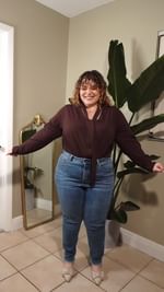 Instagram post by @wendyfrita for Universal Standard. Caption reads: My size has fluctuated a lot in the past few....