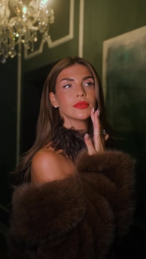 Instagram post by an influencer for L'Oréal Paris. Caption reads: [Anzeige] All I want for Christmas is flawless....
