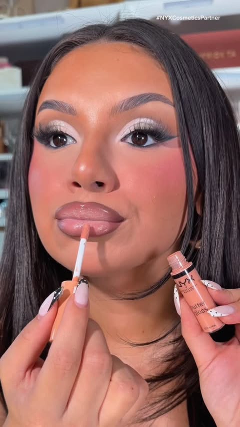 Instagram post by @hannahmiaaaa for NYX Cosmetics. Caption reads: #nyxcosmeticspartner Holiday IT girl makeup look....