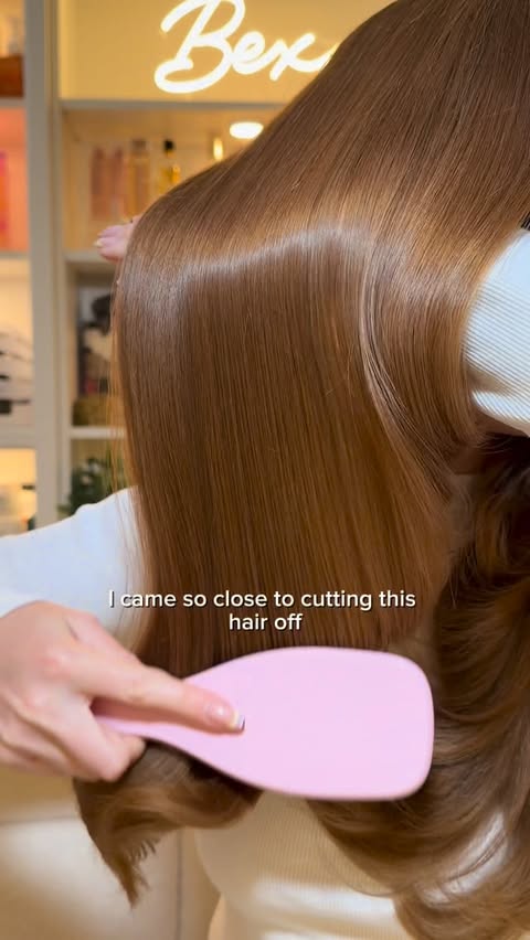 Instagram post by @bexdoeshair_ for Coco & Eve. Caption reads: AD Post-holiday hair wash🌴✨ As someone who works....