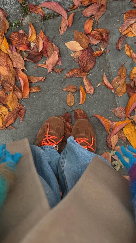 Instagram post by @zoehudsonx for Herbal Essences LA. Caption reads: ad 7 benefits in 1 spray = never late again,....