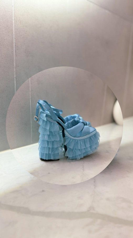 Instagram post by @shemeansstyle for Rosewe. Caption reads: [...] #PrettyDresses #YesPlease 

Wearing ✨👗....