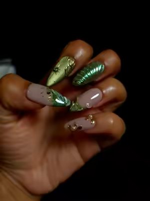 TikTok post by @glamgirlzena for Ersa Nails. Caption reads: @Ersa Nails Style: Lushgreen Size : S Comes with:....