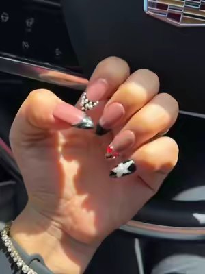 TikTok post by @teresa_mendoza1995 for Ersa Nails. Caption reads: My favorite press on nails @Ersa Nails! They....