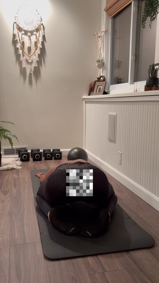 Instagram post by @midori.a.dowdie for Constantly Varied Gear. Caption reads: I need my leggings to be :
✔️Squat proof
✔️Sweat....